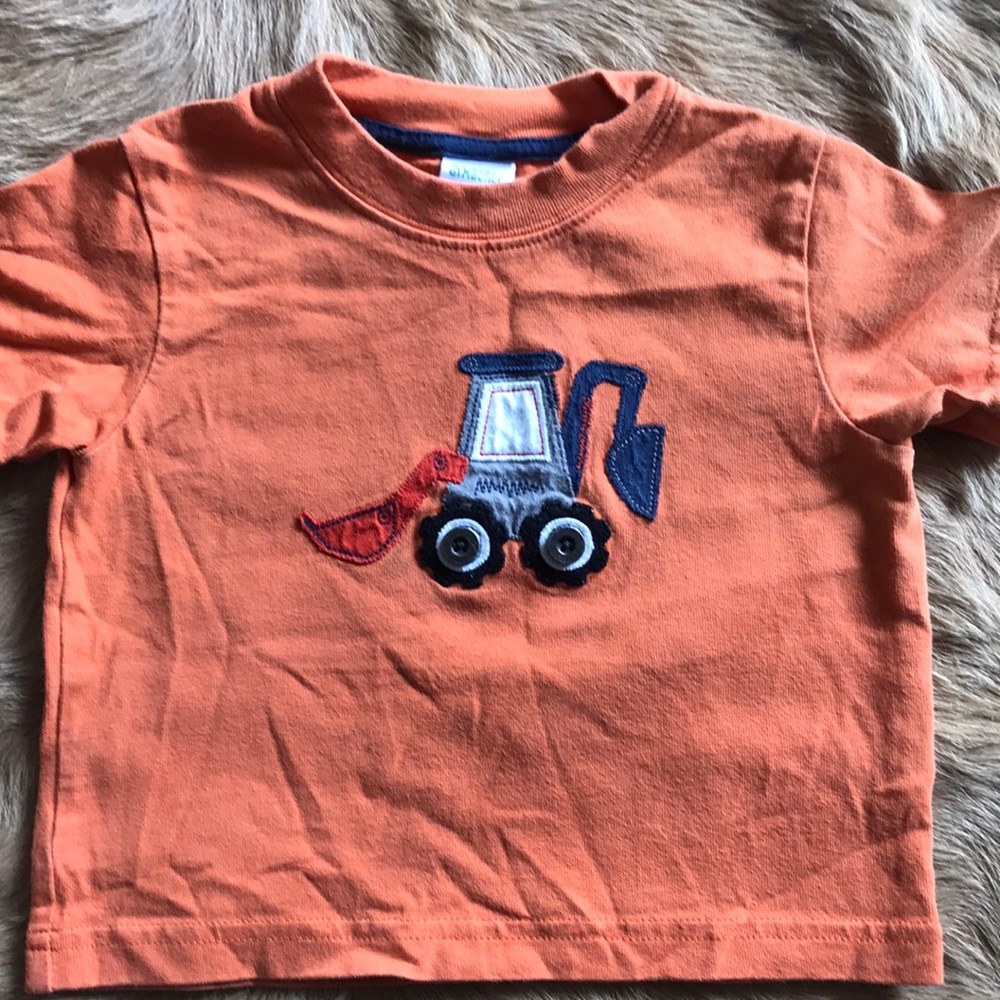 Gymboree T-shirt. Size 6-12 months.